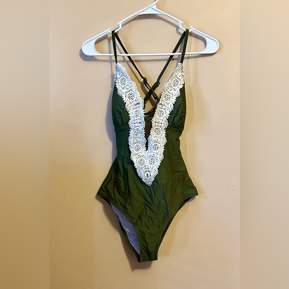 Cupshe - NWT - Swimsuit - Women - Medium - Picture 4 of 10
